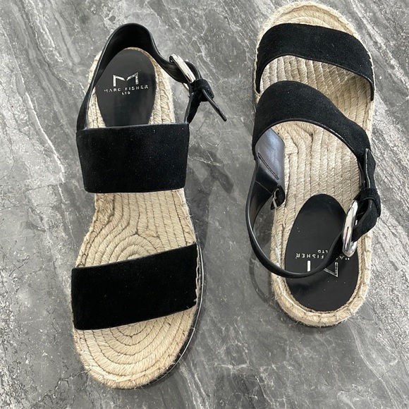 Marc Fisher size 8M black suede sandal - Picture 1 of 3